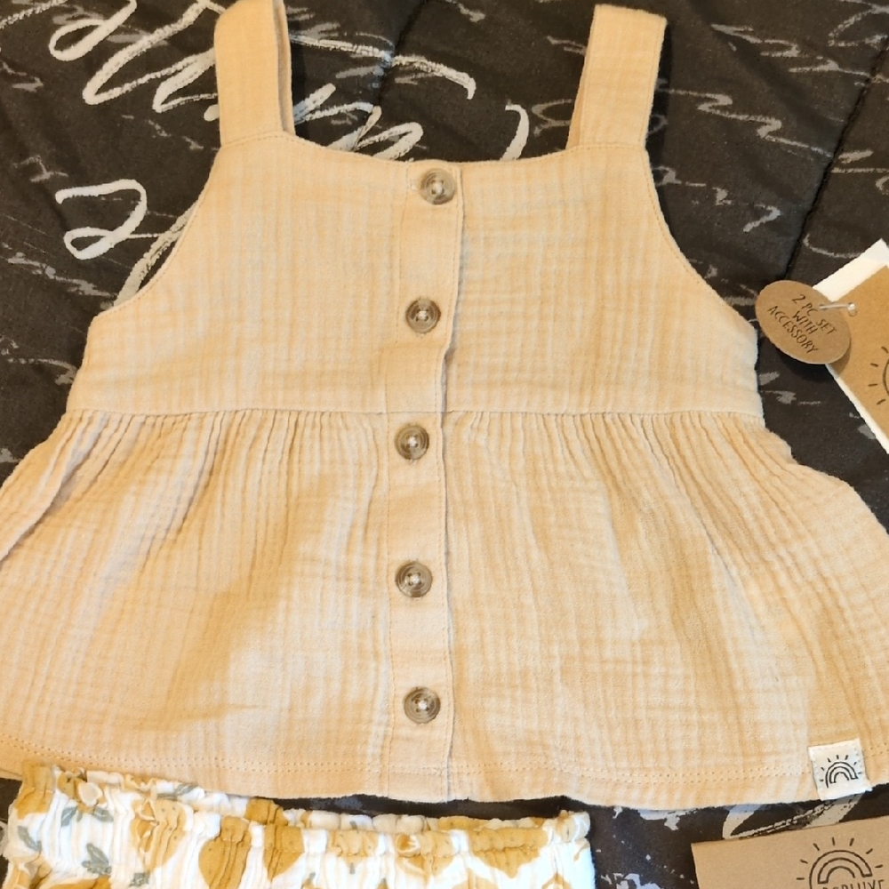 💚 WonderLuxe 2 PC w/Accessory Beige Button-Down Baby Top/Shorts/Headband 18 M